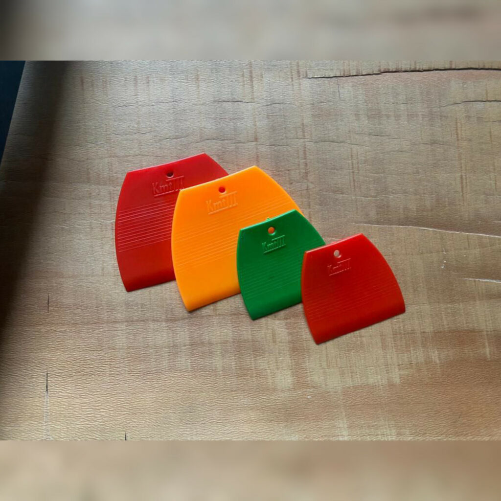 لیسه بتونه و رنگ برند کی ام تی kmt